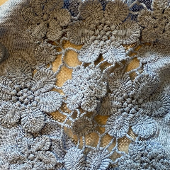 Jaclyn Smith sweater - Picture 2 of 5